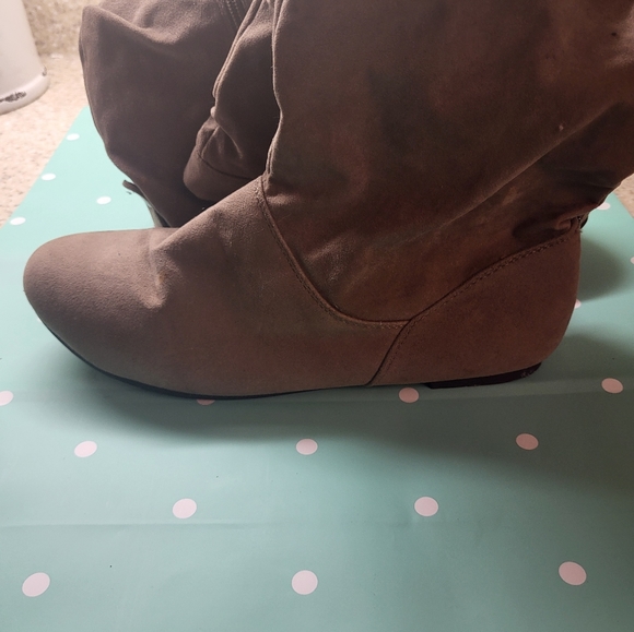 Boots - Picture 6 of 6